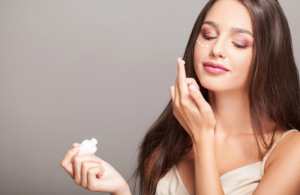 CAN YOU MAKE UNDER EYE CREAM AT HOME: 5 DIY RECIPES WORTH TRYING